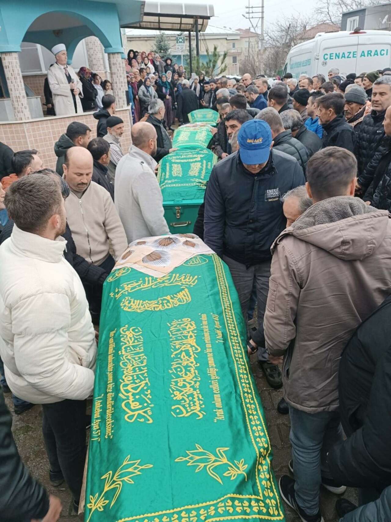 Damadın katlettiği 4 kişilik aile toprağa verildi 14